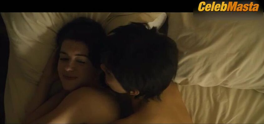 Daisy Edgar-jones And Sasha Calle Lesbian, Tits Scene From On - Photo 2 of 5 photo 4