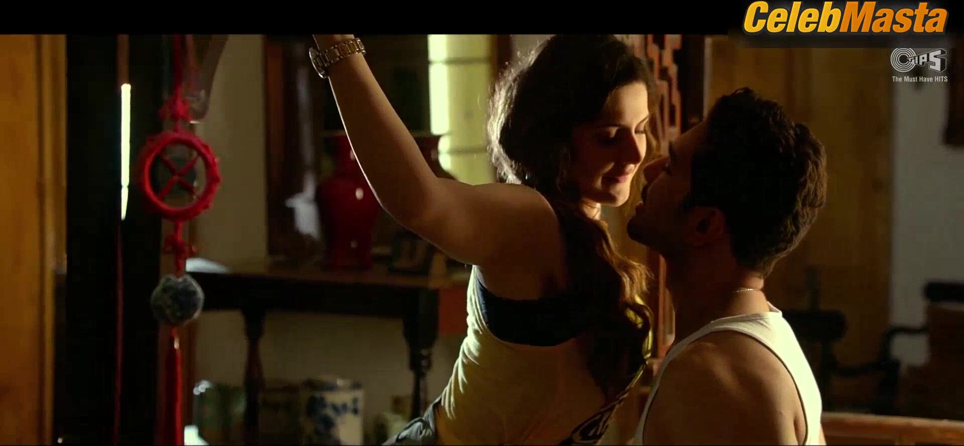 Zarine Khan Reveals Sultry Scene In Aksar 2 - Photo 3 of 5 photo 1