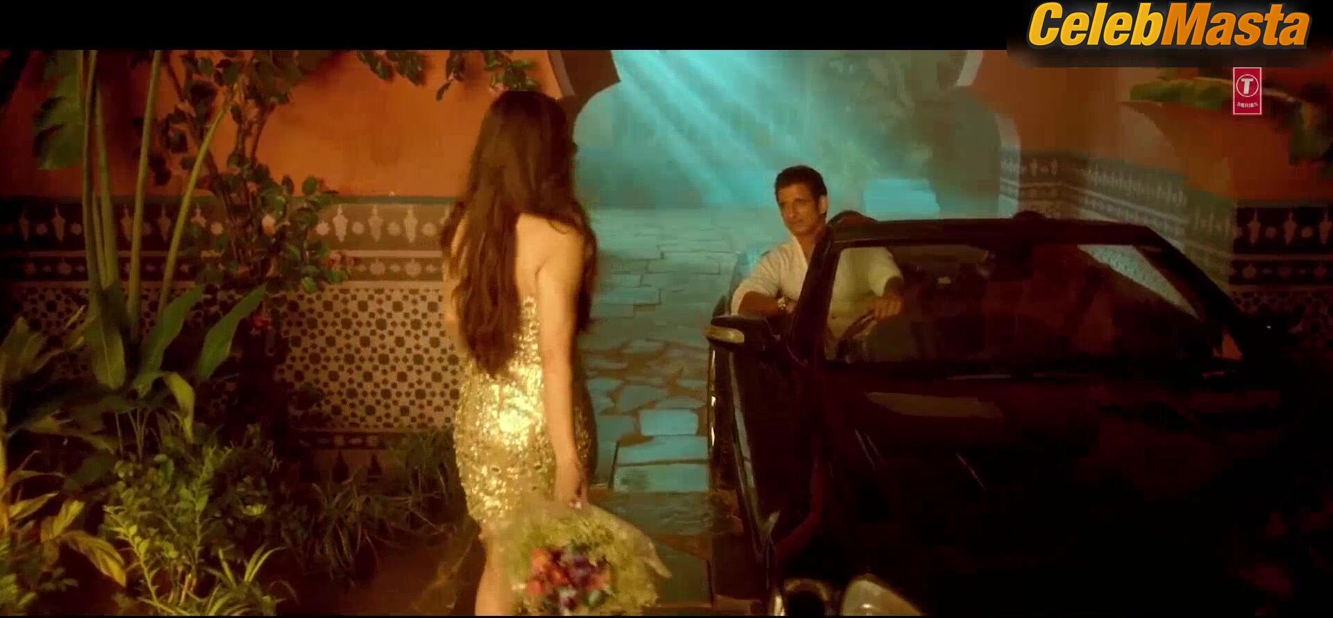 Zarine Khan Bares Hot Scene In Hate Story 3 - Photo 2 of 5 photo 1