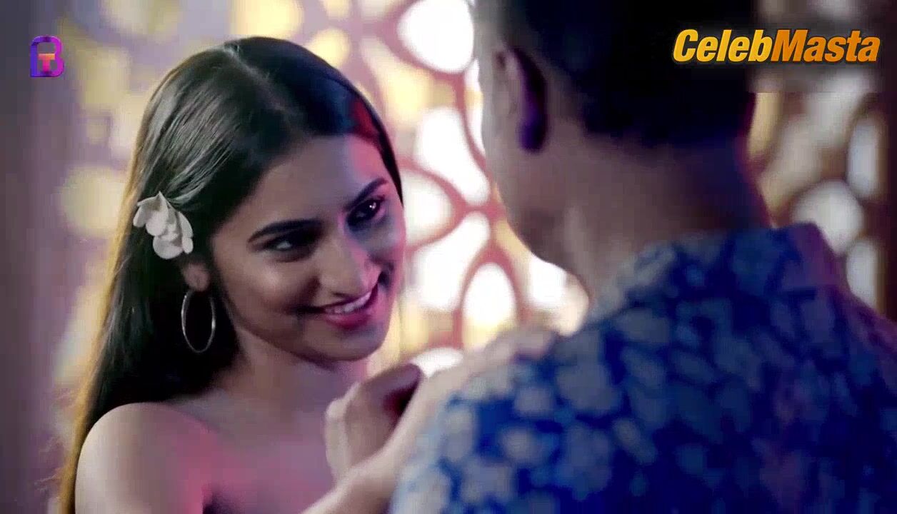 Swetha Yadav Bares All In Scene From Mohini Massage - Photo 1 of 5 photo 5