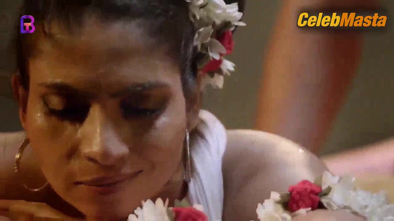 Swetha Yadav Flaunts Body In Scene From Mohini Massage - Photo 1 of 5 photo 5