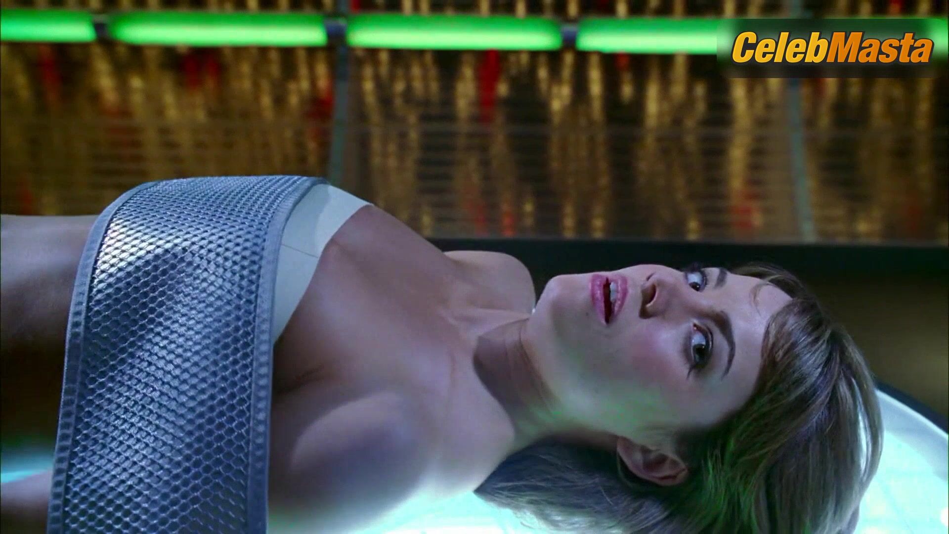 Erica Durance Hot Scene In Smallville - Photo 2 of 5 photo 4