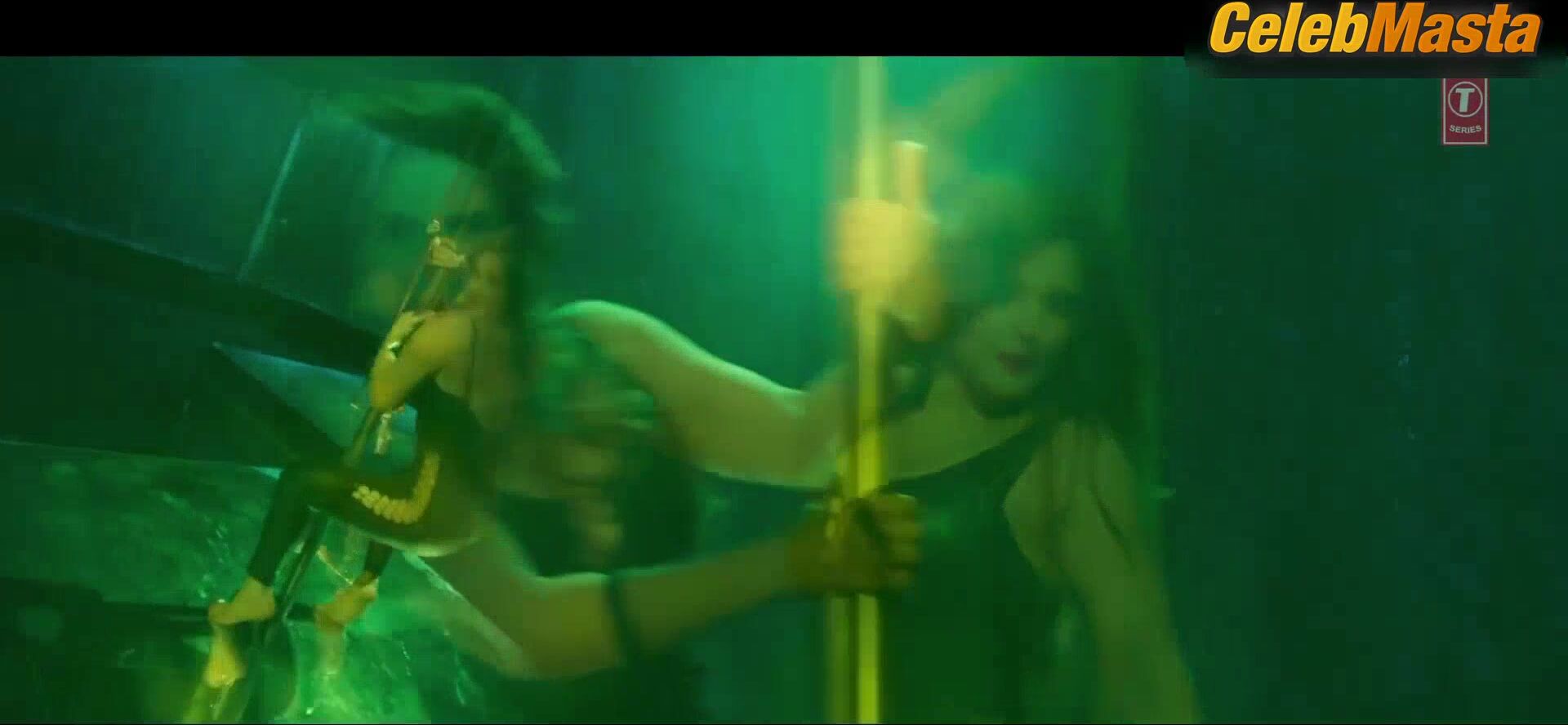 Zarine Khan ’s Sexy Scene From Wajah Tum Ho - Photo 1 of 5 photo 4