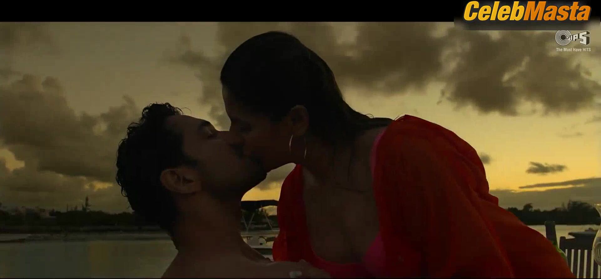 Zarine Khan Steamy Scene In Aksar 2 - Photo 2 of 5