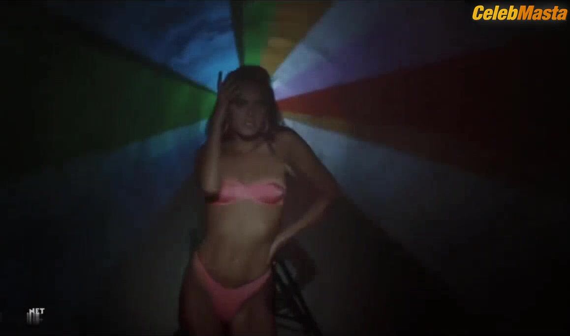 Shannon Tweed Booty, Tits Scene From In The Cold Of The - Photo 2 of 5 photo 1