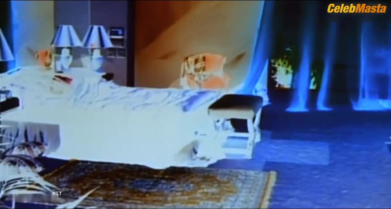 Shannon Tweed Booty, Tits Scene From In The Cold Of The - Photo 2 of 5