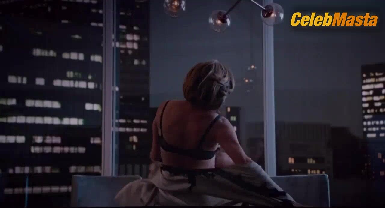 Shivani Ghai Sonya Walger And ’s Lesbian Scene From - Photo 2 of 5