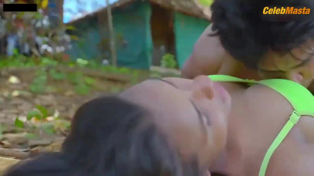 Ritika Ansari Tits, Swimsuit Scene From Home Alone - Photo 2 of 5 photo 4