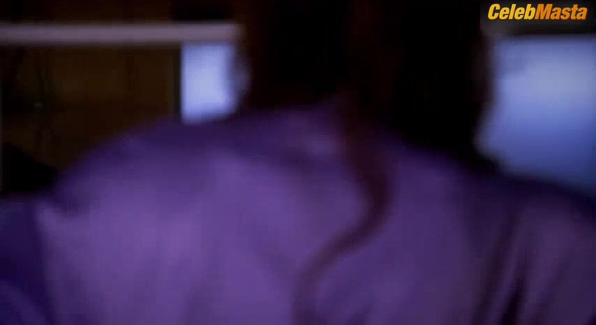 Kate Walsh Reveals All In Scene From Private Practice - Photo 2 of 5 photo 1