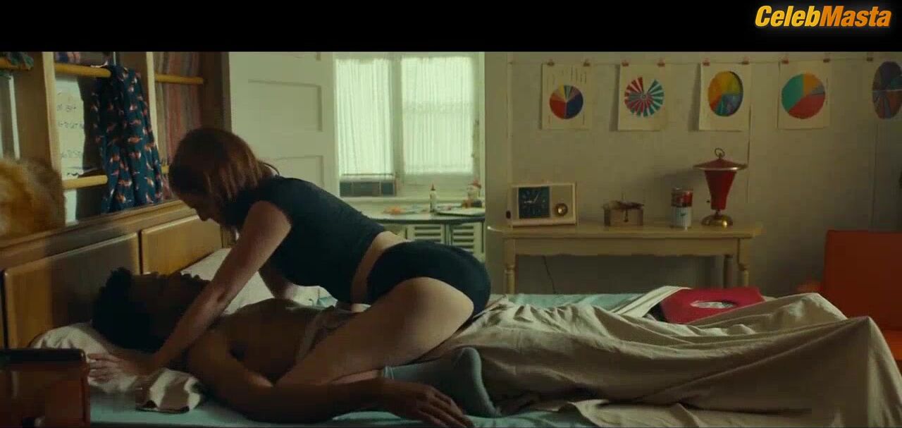Zoey Deutch Booty, Tits Scene In Buffaloed - Photo 1 of 5 photo 4