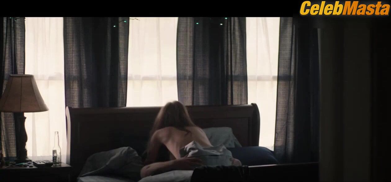 Zoey Deutch ’s Sexy Scene From Vincent N Roxxy - Photo 2 of 5 photo 1