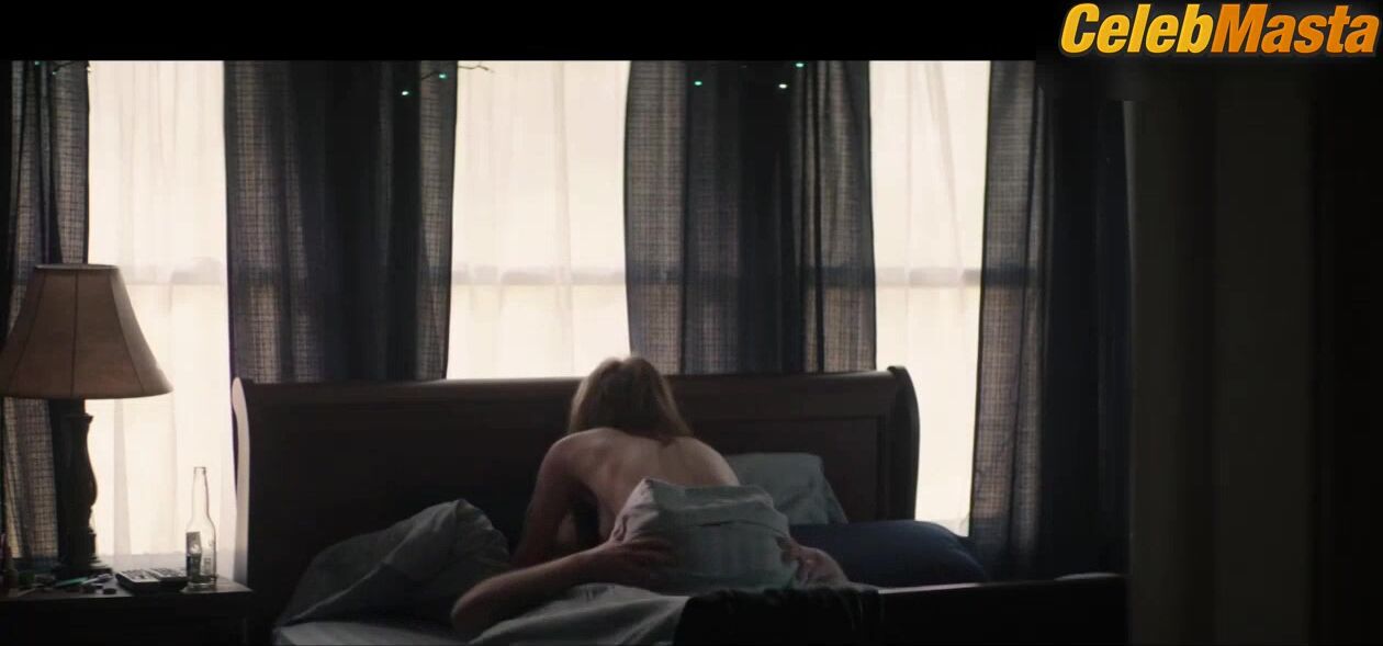Zoey Deutch ’s Sexy Scene From Vincent N Roxxy - Photo 2 of 5