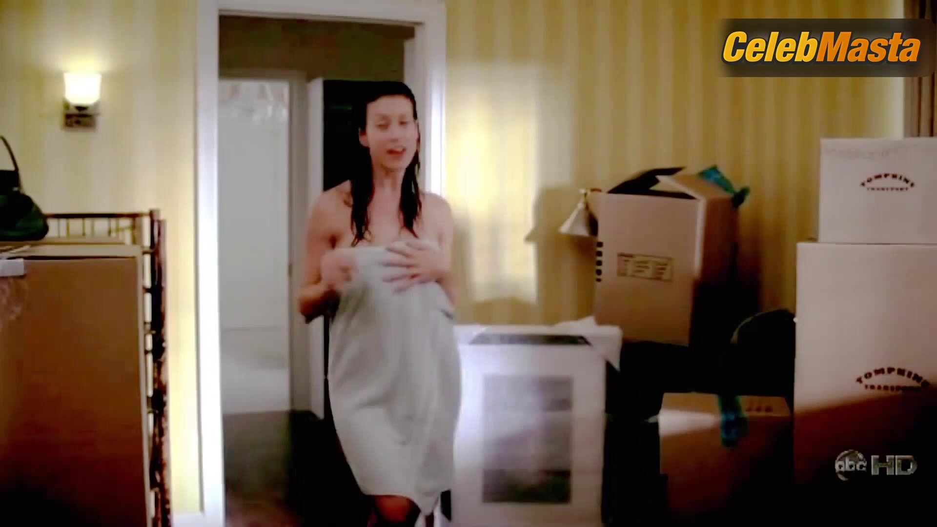Kate Walsh Bares All In Scene From Private Practice - Photo 2 of 5
