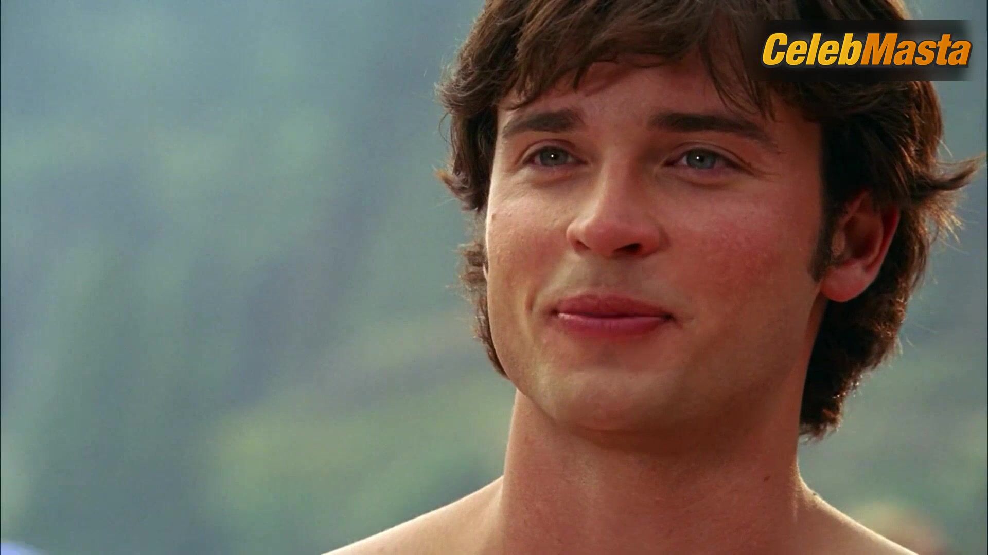 Erica Durance ’s Bikini Scene In Smallville - Photo 2 of 5