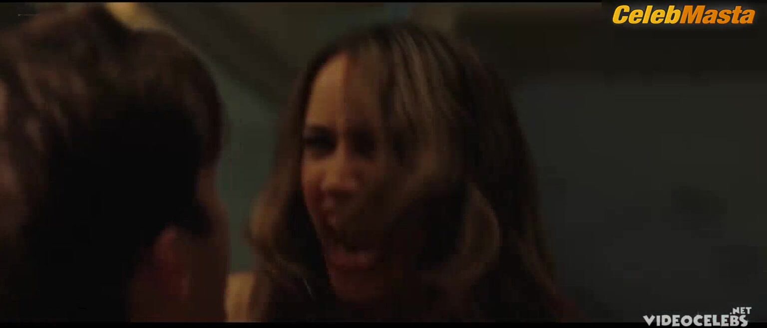 Zoey Deutch ’s Ass, Tits Scene From Voicemails For - Photo 2 of 5