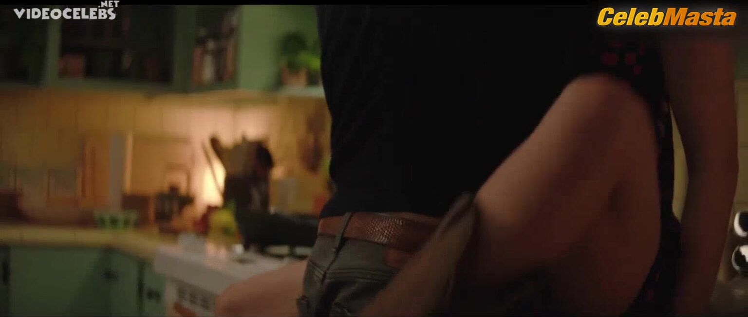 Zoey Deutch ’s Ass, Tits Scene From Voicemails For - Photo 2 of 5 photo 5