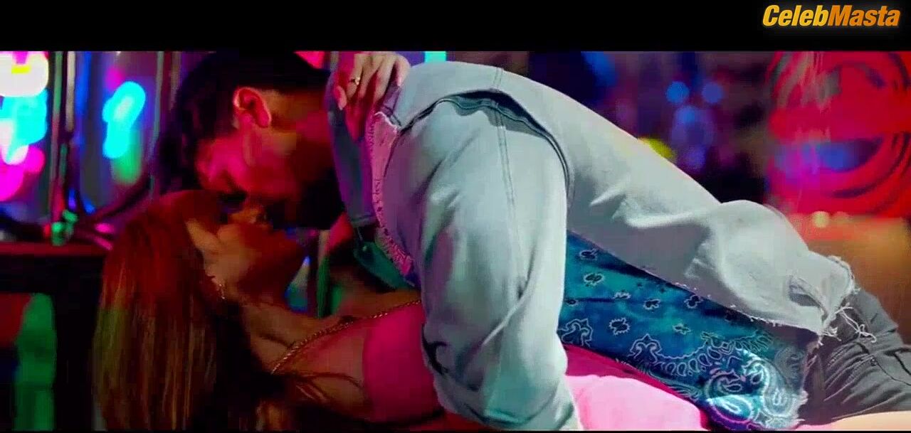 Tara Sutaria ’s Sexy Scene From Heropanti 2 - Photo 1 of 5 photo 2