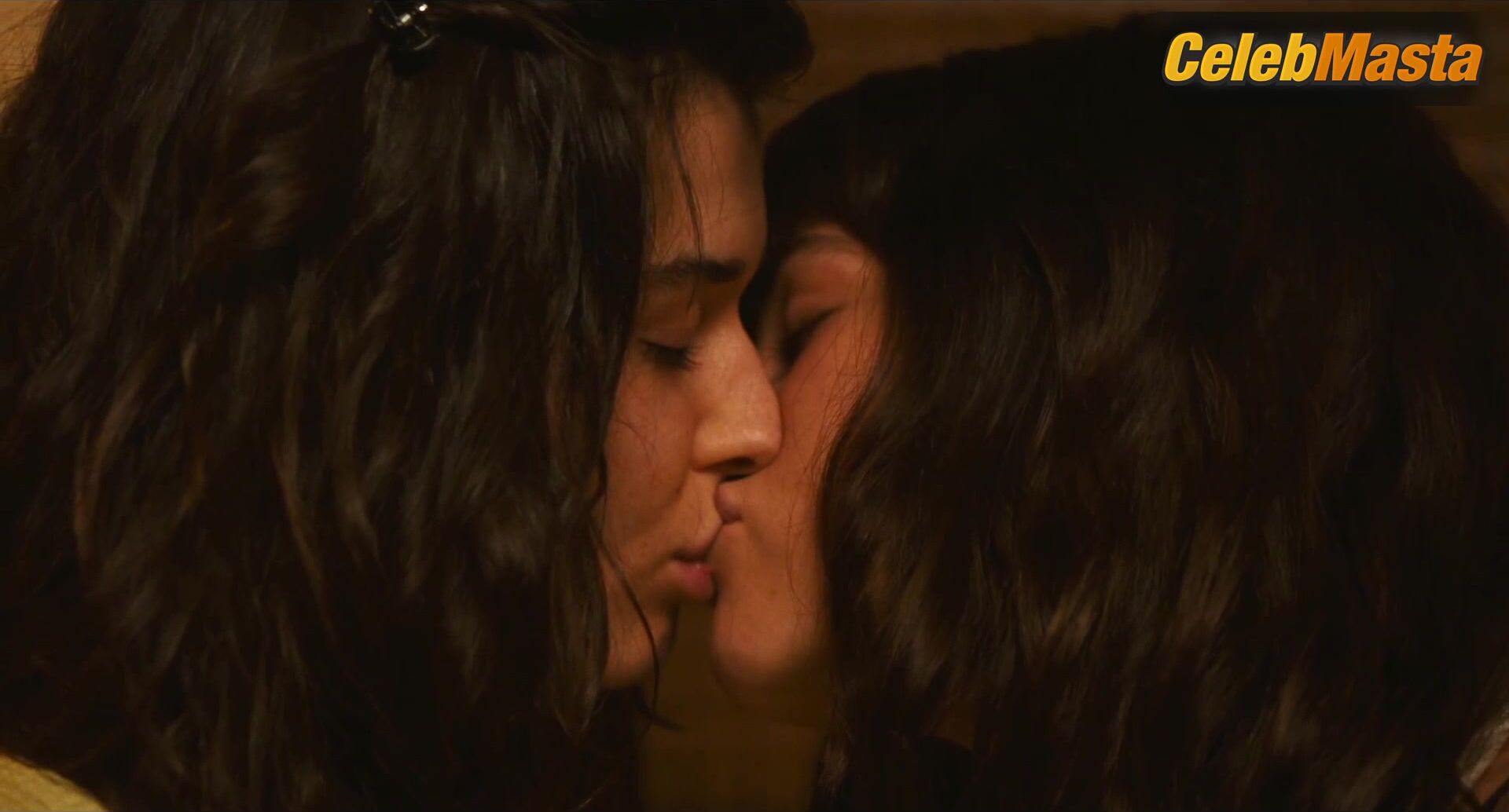 Ruby Cruz And Zoey Deutch’s Lesbian Scene From - Photo 1 of 5