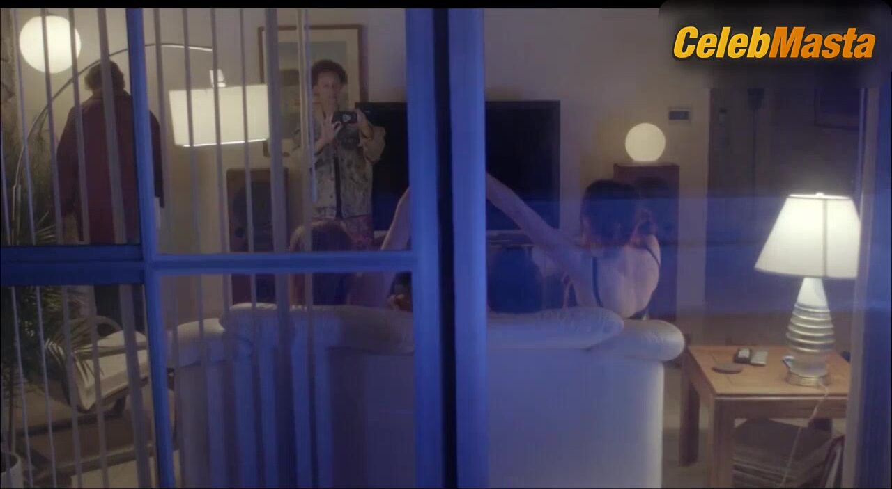 Dylan Gelula Zoey Deutch And ’s Underwear, Lesbian - Photo 1 of 5 photo 5