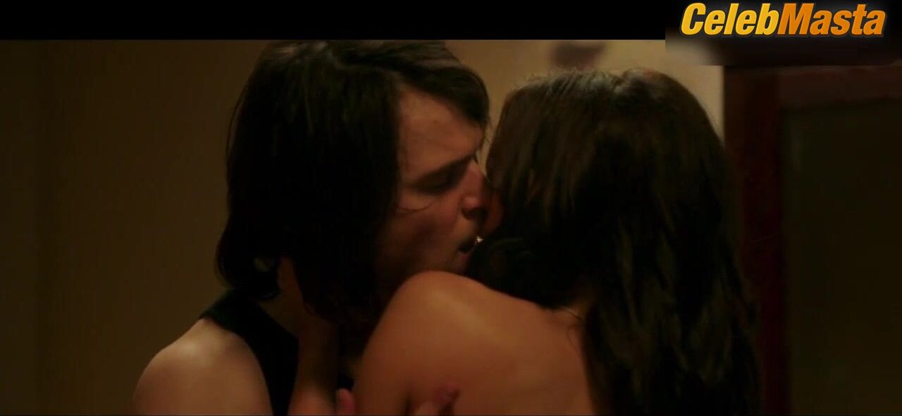 Zoey Deutch ’s Underwear Scene From Vampire Academy - Photo 1 of 5 photo 2