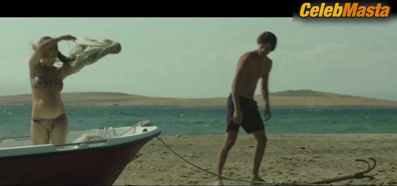 Damla Sonmez Bikini Scene In Across The Sea - Photo 5 of 5 photo 1