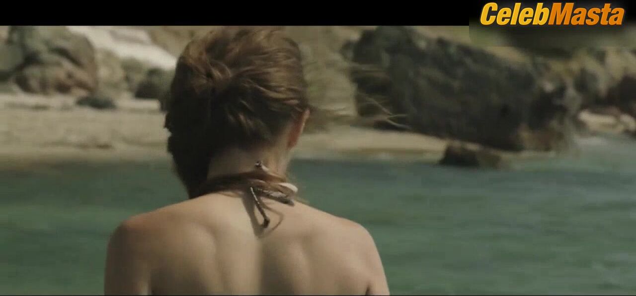 Damla Sonmez Bikini Scene In Across The Sea - Photo 5 of 5 photo 2