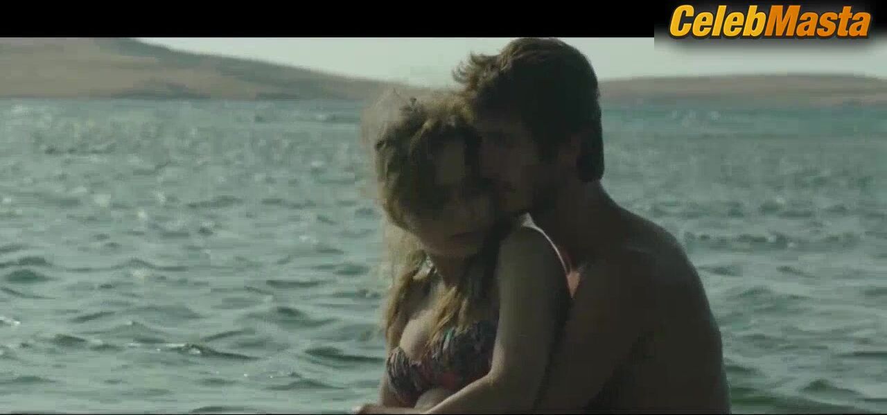 Damla Sonmez Bikini Scene In Across The Sea - Photo 5 of 5