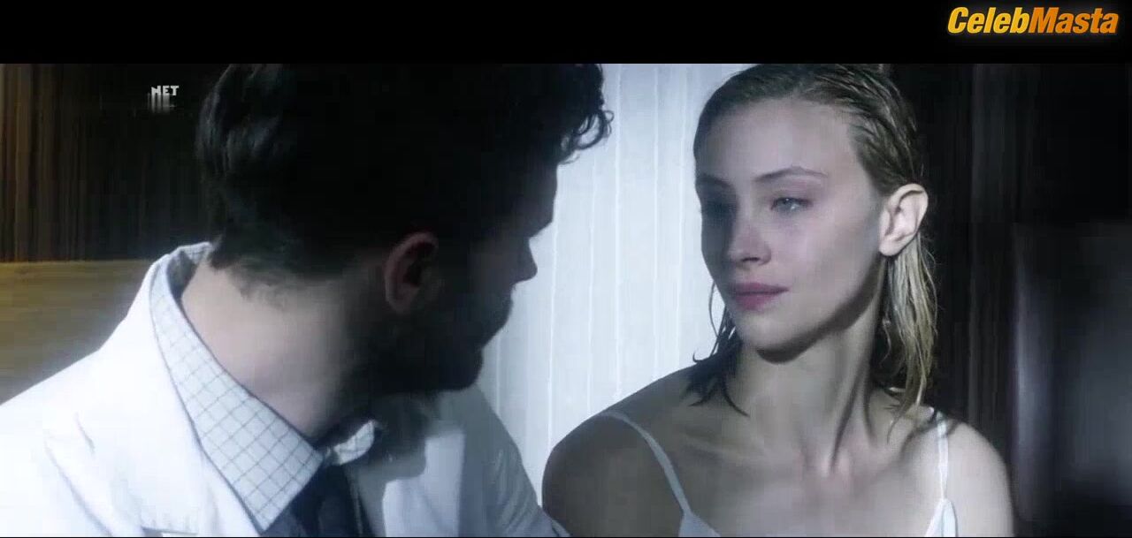 Sarah Gadon ’s Sexy Scene From The 9th Life Of - Photo 2 of 5 photo 4