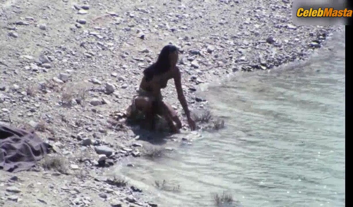 Laura Gemser Boobs Scene In Emanuelle, Queen Of The Desert - Photo 2 of 5 photo 1