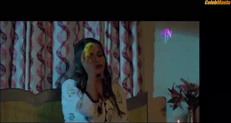 Muskaan Agarwal ’s Bikini Scene In Bindas - Photo 2 of 5 photo 1