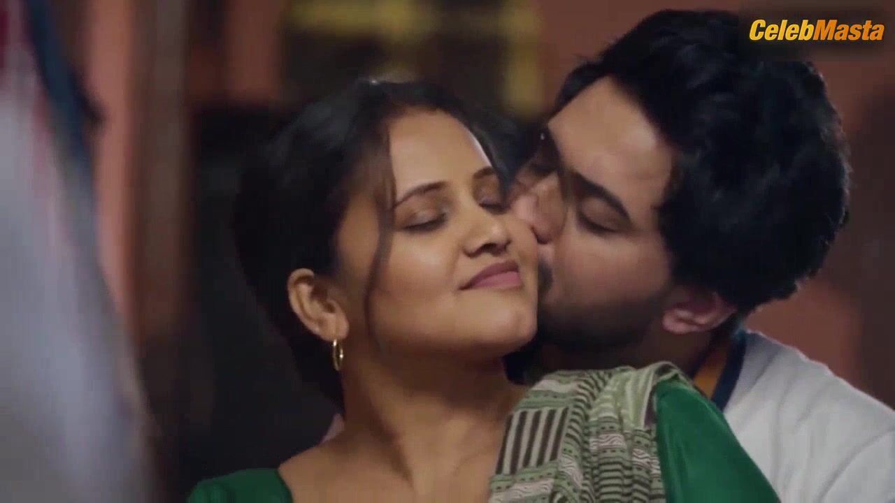 Priya Gamre Flaunts Ass And Boobs Scene In Maa Devrani - Photo 2 of 5 photo 1