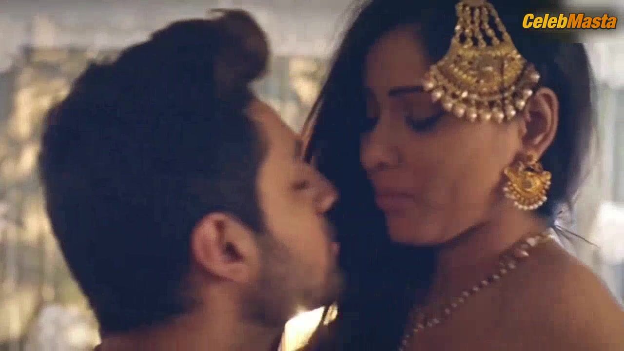 Priya Mishra ’s Steamy Scene In Mann Marzi - Photo 2 of 5 photo 4