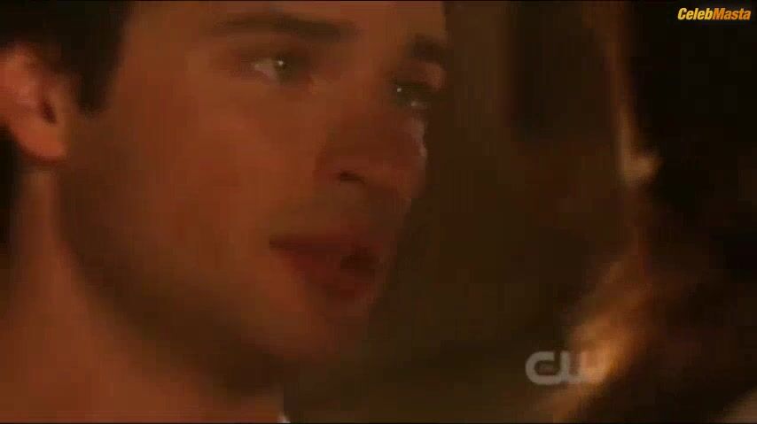 Erica Durance Steamy Scene In Smallville - Photo 1 of 5 photo 2