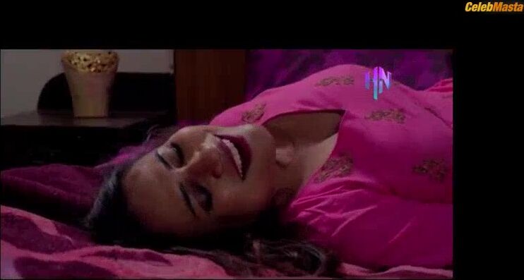 Muskaan Agarwal Swimsuit Scene From Bindas - Photo 2 of 5 photo 5