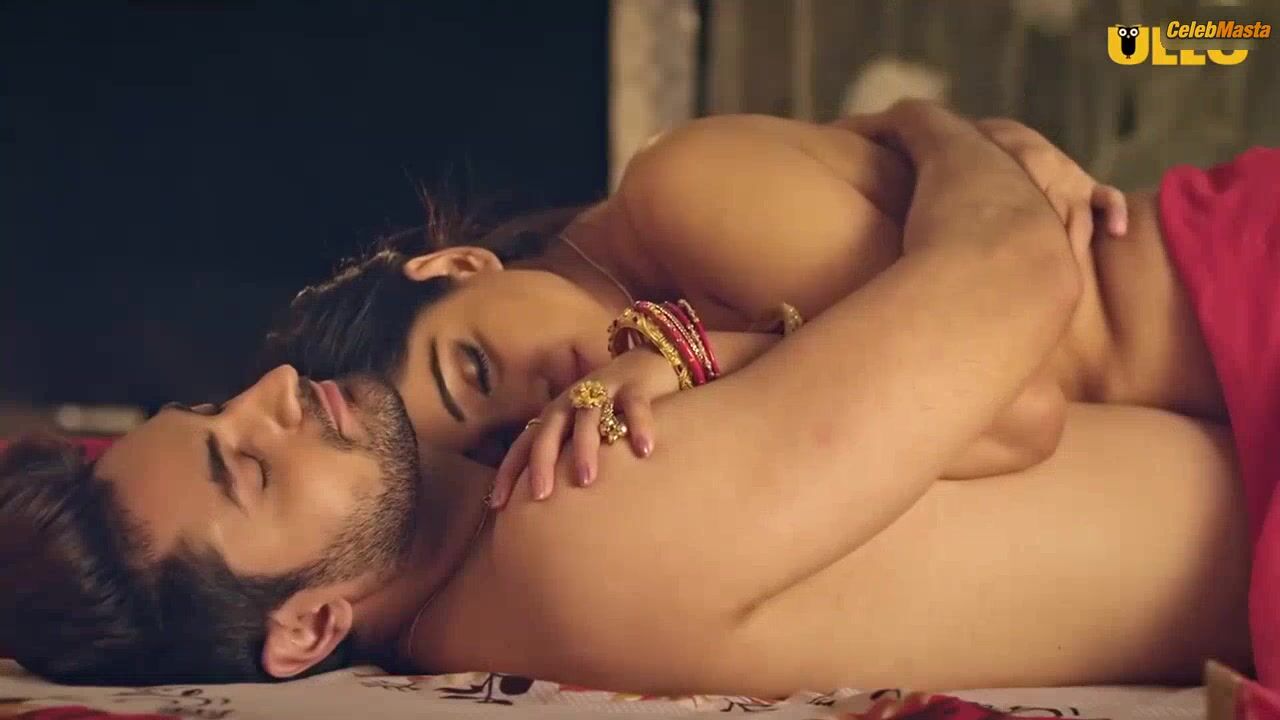 Priya Mishra Bares Boobs Scene In Mann Marzi - Photo 1 of 5