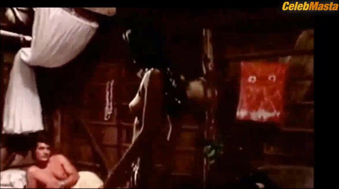 Laura Gemser Flaunts Booty, Tits Scene In Amore Libero - Photo 1 of 5 photo 2