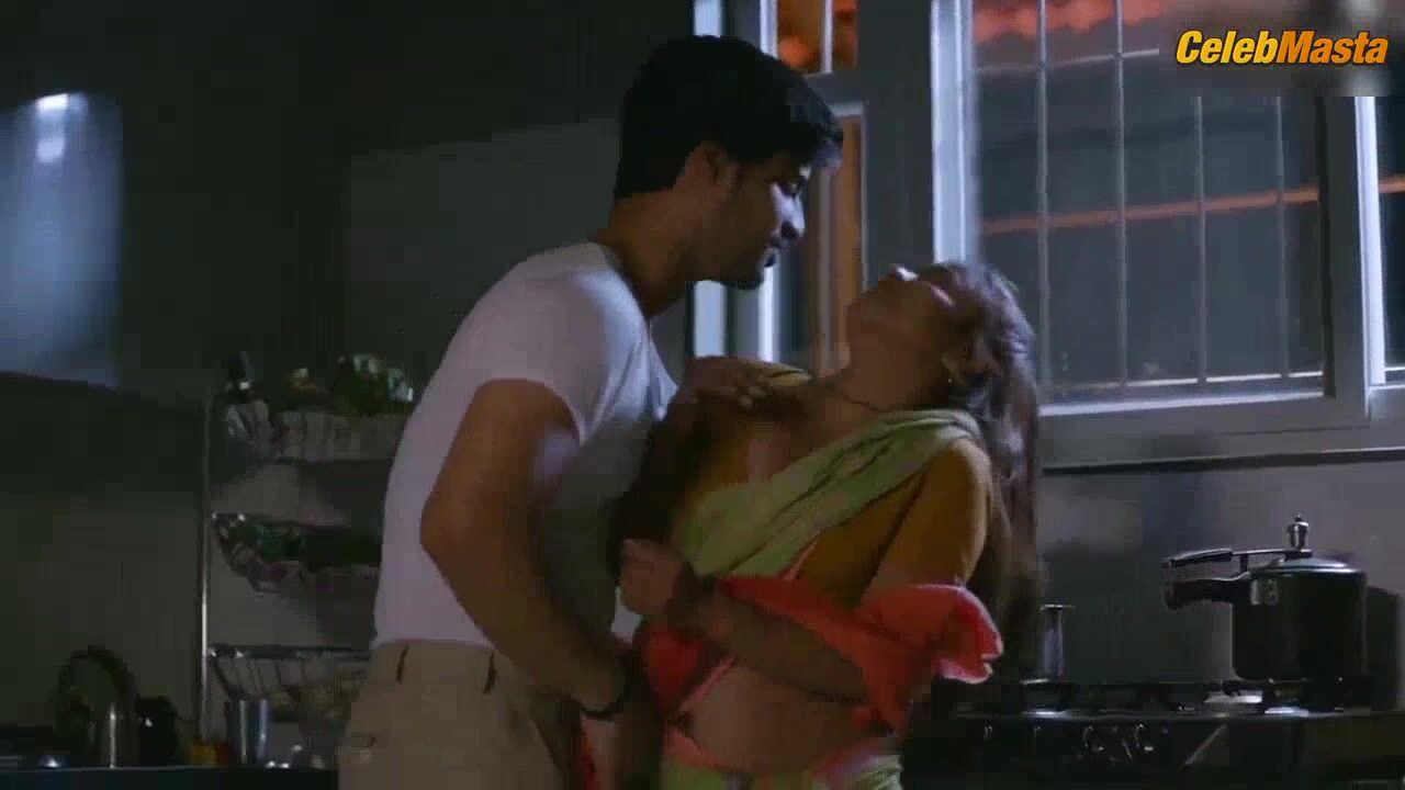 Muskaan Agarwal Booty, Tits Scene From Jaal - Photo 3 of 5 photo 1