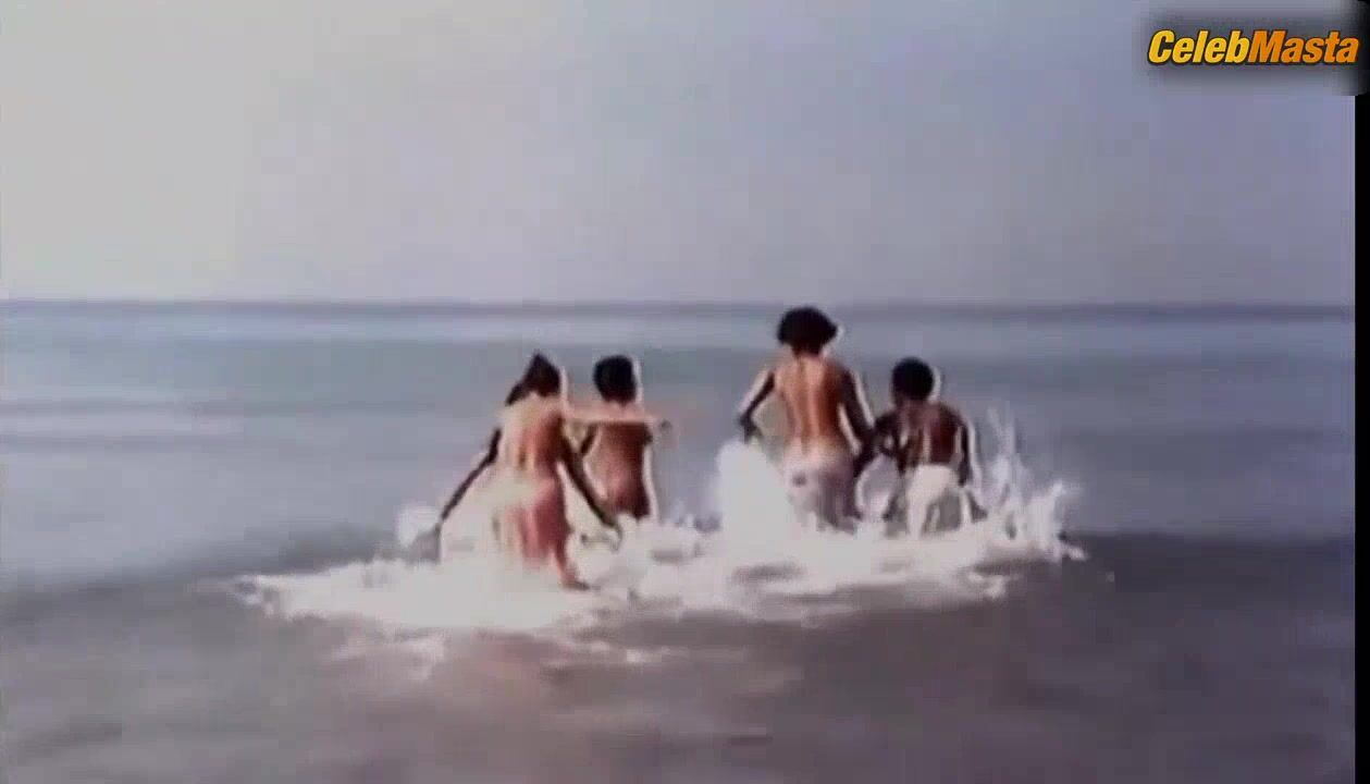Laura Gemser Bares Booty, Boobs Scene In Amore Libero - Photo 2 of 5 photo 1