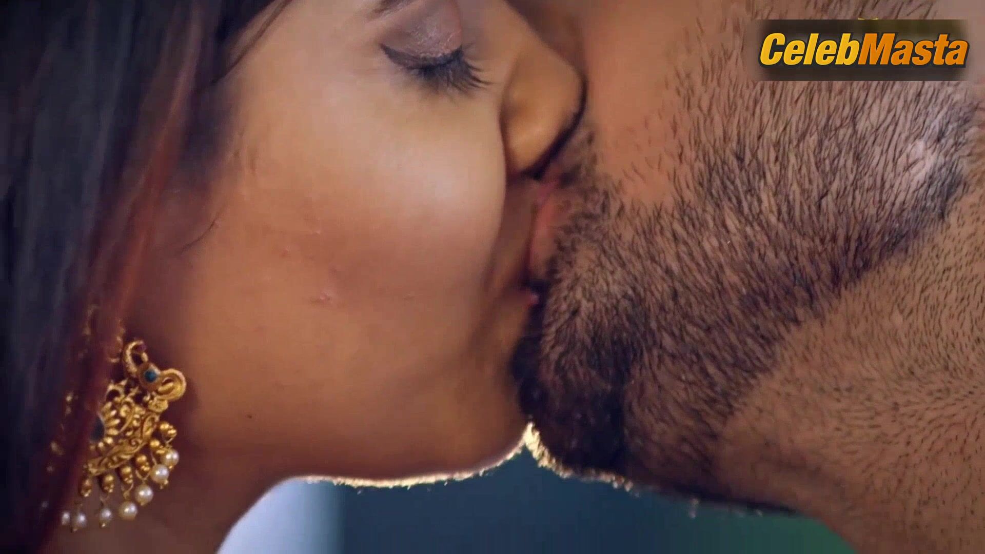 Priya Mishra Flaunts Boobs, Underwear Scene In Mann Marzi - Photo 2 of 5