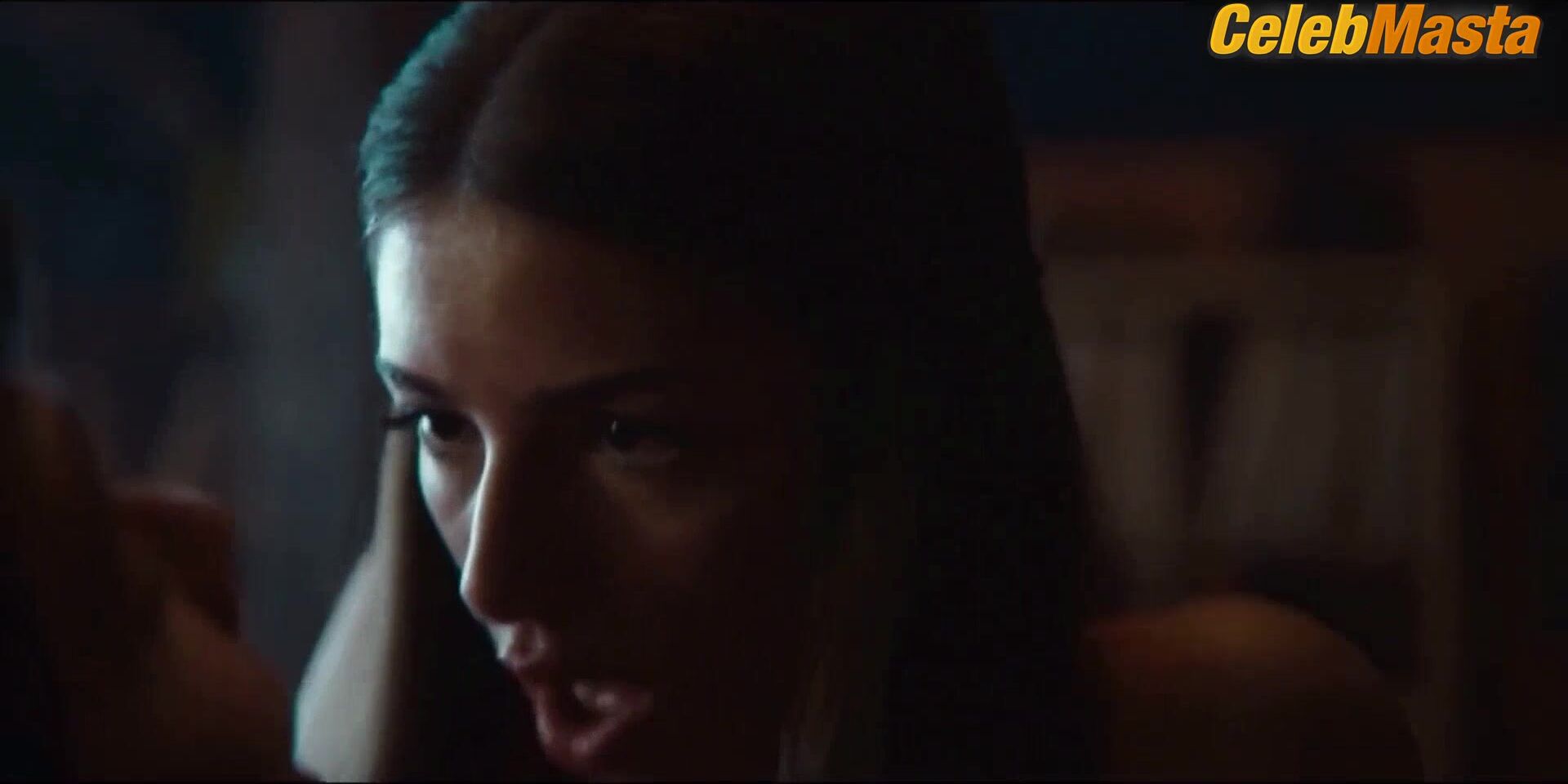 Mimi Keene Booty And Boobs Scene In Sex Education - Photo 2 of 5 photo 5