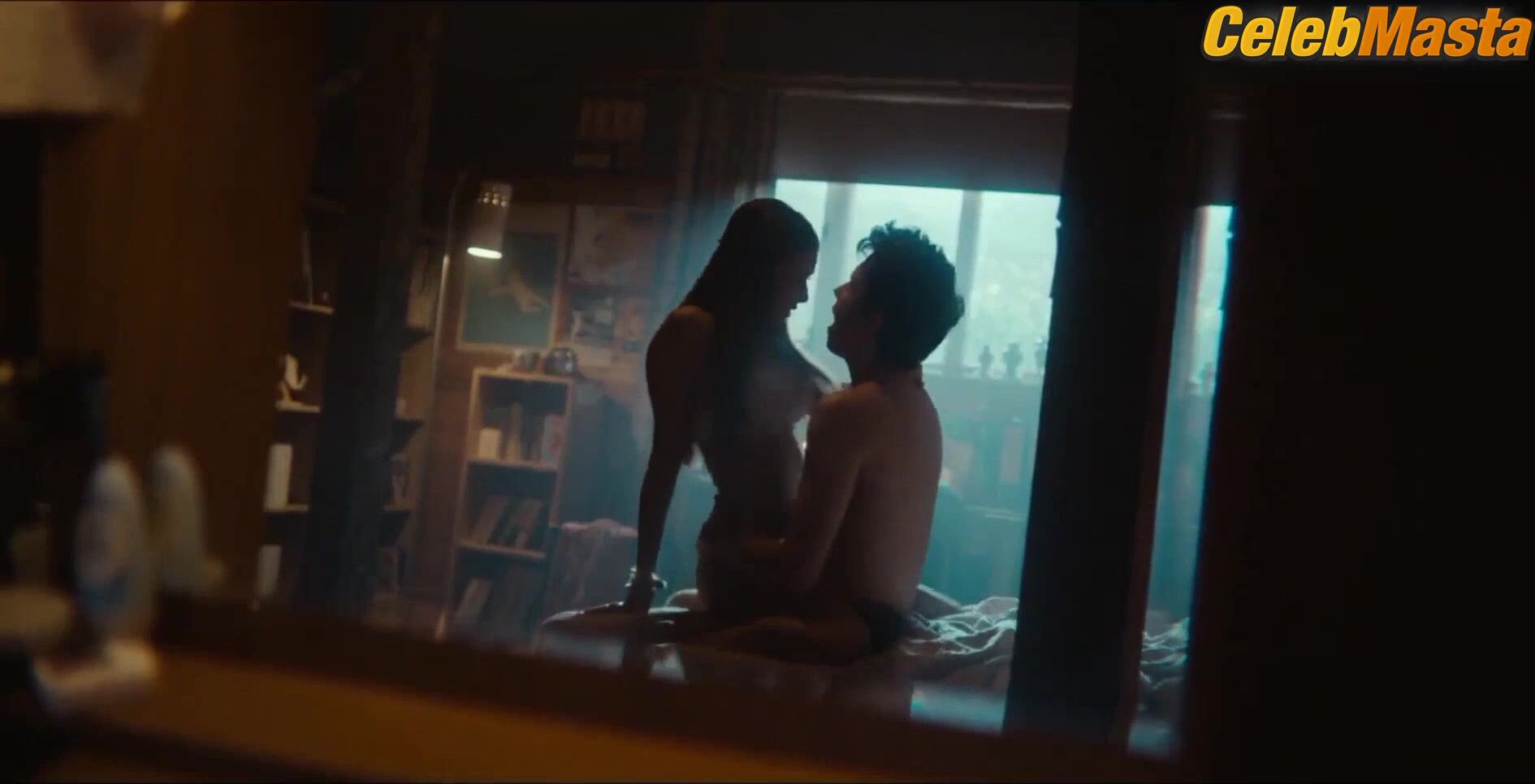 Mimi Keene Hot Scene In Sex Education - Photo 4 of 5 photo 1