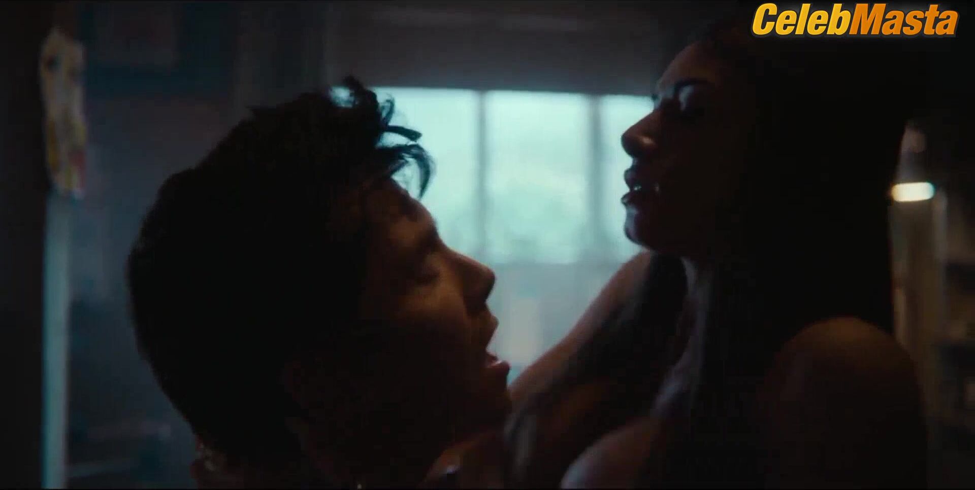 Mimi Keene Hot Scene In Sex Education - Photo 4 of 5