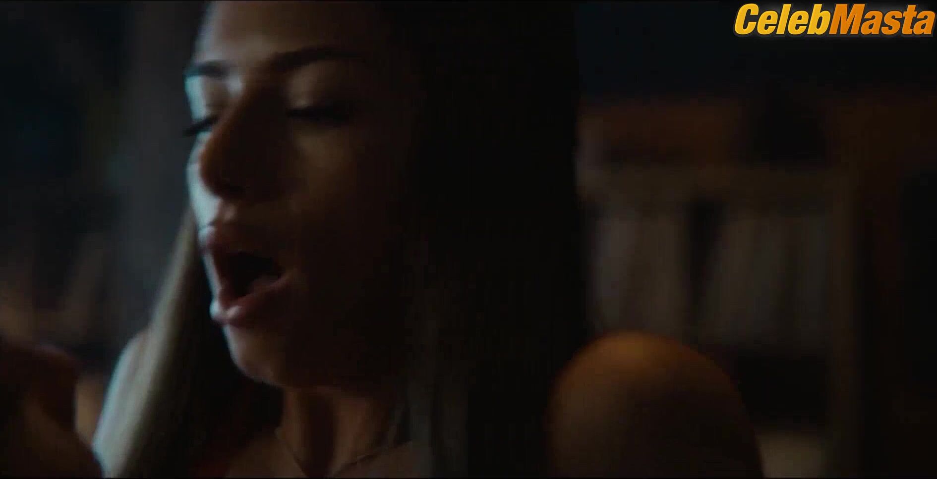 Mimi Keene Hot Scene In Sex Education - Photo 4 of 5 photo 5