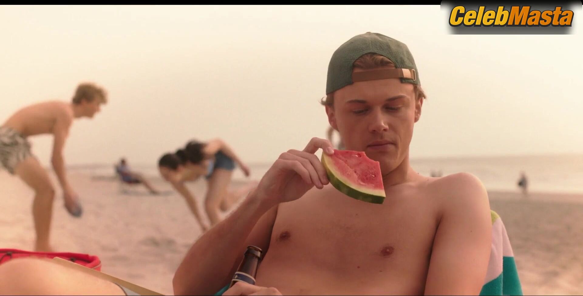 Lola Tung And Rain Spencer Swimsuit Scene In The - Photo 1 of 5 photo 5