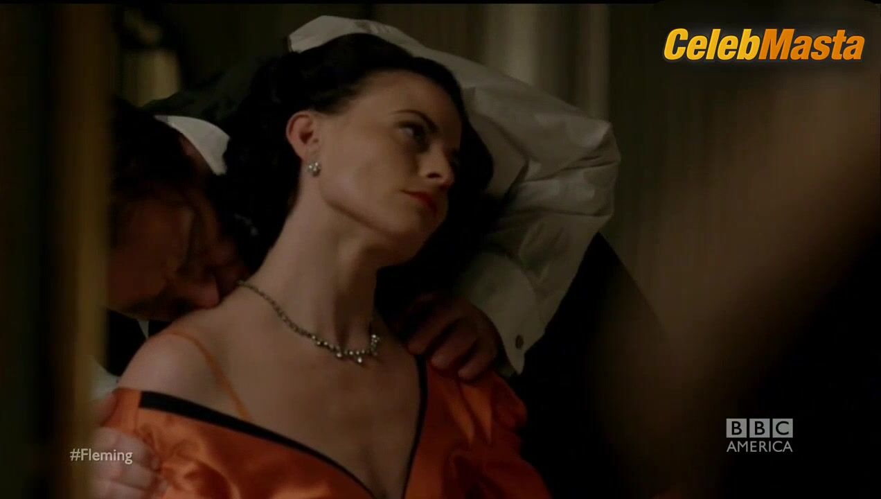 Annabelle Wallis Lara Pulver And ’s Underwear Scene In - Photo 2 of 5