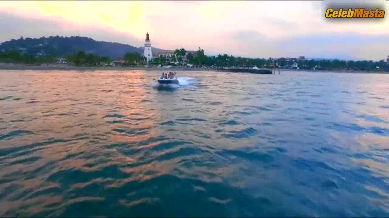 Coleen Garcia ’s Tits, Swimsuit Scene In Extra - Photo 2 of 5 photo 5