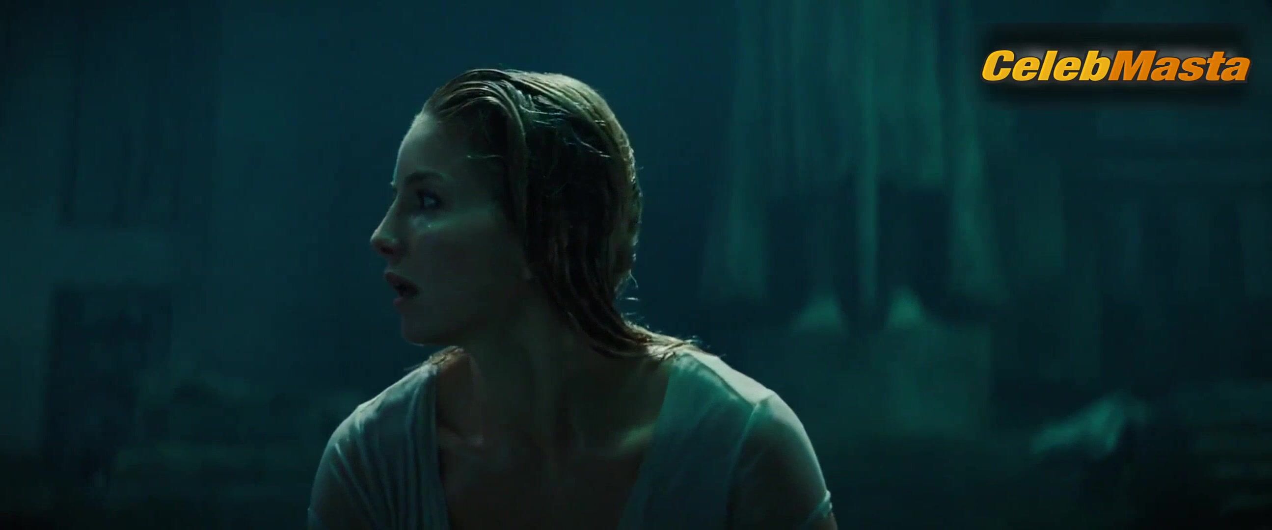 Annabelle Wallis Underwear Scene From The Mummy - Photo 2 of 5 photo 5