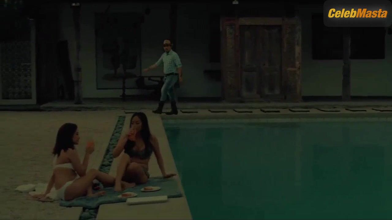 Hershie De Leon Stephanie Raz And Swimsuit Scene In Girl - Photo 1 of 5