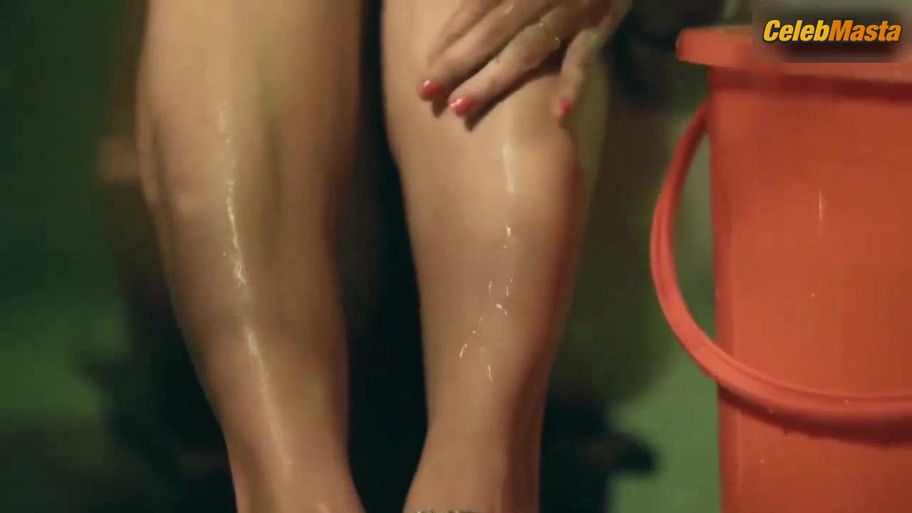 Priya Gamre Ass And Breasts Scene In Matki Part 2 - Photo 1 of 5 photo 4