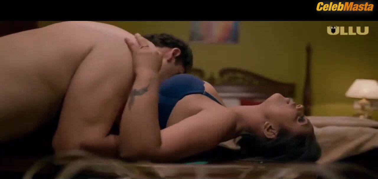 Peehu Kanojia Shows Booty, Tits Scene In Charmsukh Tawa - Photo 1 of 5 photo 2
